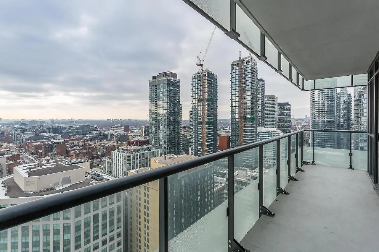 Toronto Rooms And Suites Condos Kanada